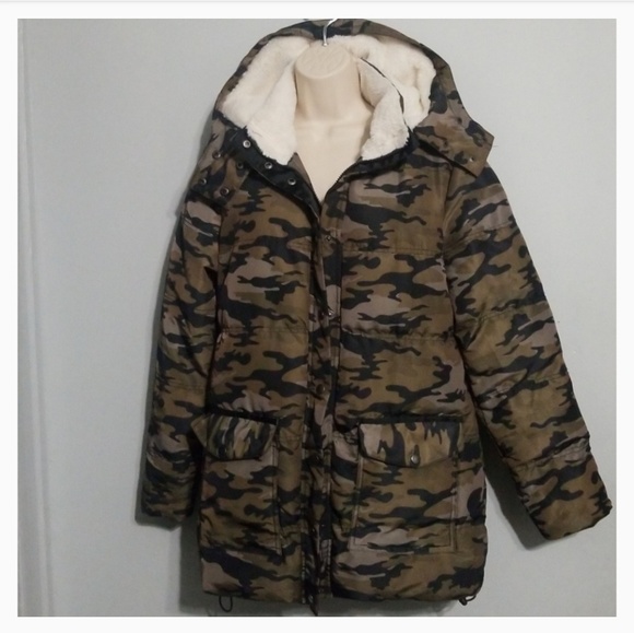Charlotte russe women's camaflouge puffer coat - Picture 3 of 8